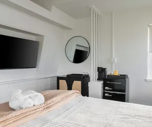 Photo 3 - Haleys Court Boutique Motel