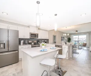 Photo 5 - Elegant 2bed Condo in Storey Lake Prime Location
