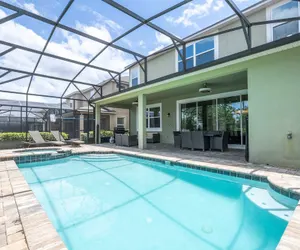 Photo 2 - Beautiful 5 Bed Home in Solara With Private Pool