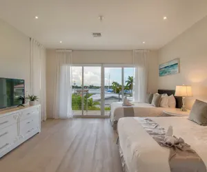Photo 5 - Luxurious Beach Retreat w/ Heated Pool&basketball