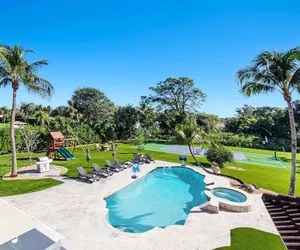 Photo 2 - Luxurious 7-Bedroom Villa with Pool & Games