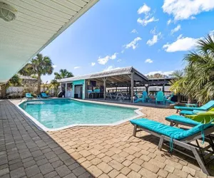 Photo 2 - Canal Front Beach Home, Private Pool