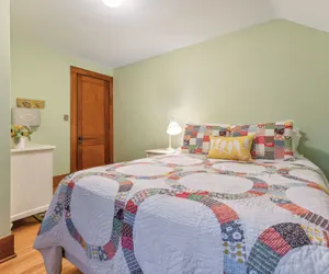 Photo 3 - Charming Ann Arbor Retreat Near Dt & Attractions 3 Bedroom Home
