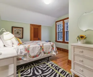 Photo 2 - Charming Ann Arbor Retreat Near Dt & Attractions 3 Bedroom Home