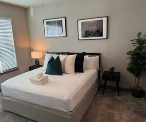 Photo 2 - Ebony Ivory Midtown King Bed