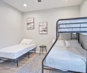 Photo 2 - Lovely & Charming 4br/2.5ba Near Downtown's Prime