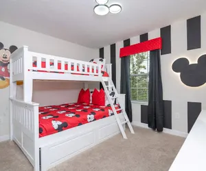 Photo 2 - Home 6bed Themed Rooms Game Room Storey Lake