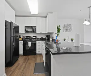 Photo 4 - VA - Avalon - Apt 301