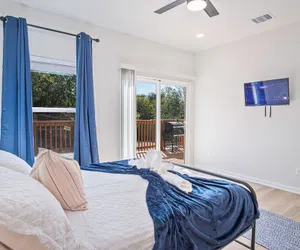 Photo 3 - Perfect Spot to Relax 4br/3ba Near Dtown Hemisfair