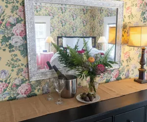 Photo 4 - The White Gables Inn