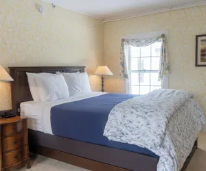 Photo 2 - The White Gables Inn