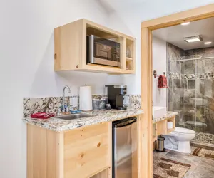 Photo 5 - Cottage Like Suite With Private Hot Tub