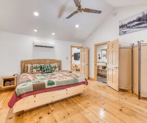 Photo 4 - Cottage Like Suite With Private Hot Tub