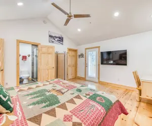 Photo 3 - Cottage Like Suite With Private Hot Tub