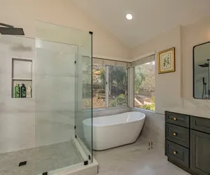 Photo 4 - Newly Remodeled Suburban House