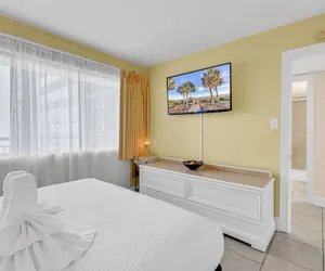 Photo 3 - Bluewater Resort 602