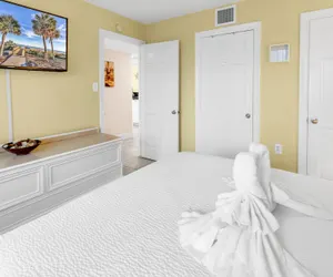 Photo 4 - Bluewater Resort 602