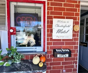Photo 5 - Chesterfield Hotel by OYO Hwy 9