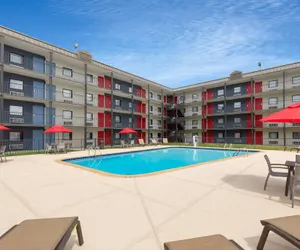 Photo 2 - Ramada By Wyndham Kenner/New Orleans Airport South