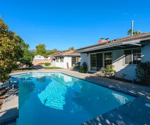 Photo 2 - Luxury Estate With Sparkling Pool Elegant Amenities