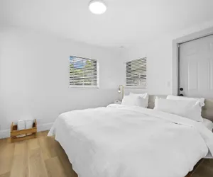 Photo 4 - Charming House with Free Parking