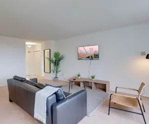 Photo 2 - Airport Proximity- Apt in Crystal City