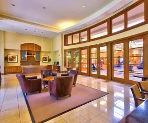 Photo 2 - Spacious 2BR Apartment in Crystal City