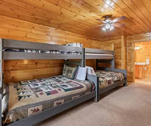 Photo 3 - Triple Mountain View Stunning 4 BDR Cabin w/ Private Hot Tub, Game Room