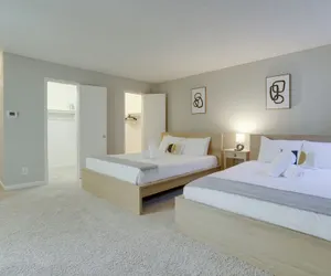 Photo 5 - Modern Apt Near Airport & Metro