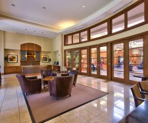 Photo 4 - Crystal City Apt Close to Airport