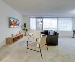 Photo 2 - Crystal City Apt Close to Airport
