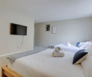 Photo 4 - Modern Apartment with Top Amenities
