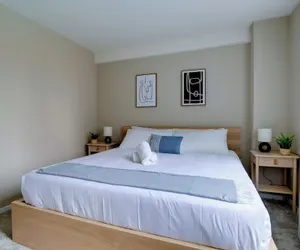 Photo 3 - Modern Apartment with Top Amenities