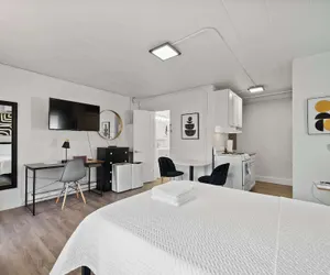 Photo 5 - Chic City Retreat 97 Sleeps 2!