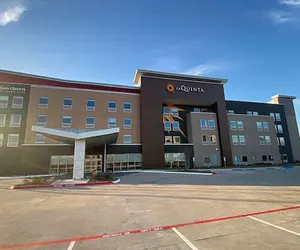 Photo 2 - La Quinta Inn & Suites by Wyndham DeSoto