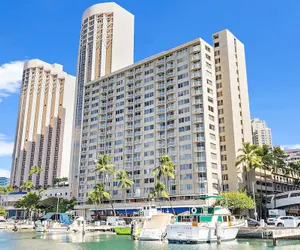 Photo 2 - Ocean View 1BR at Ilikai Marina