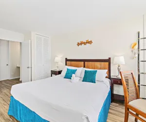 Photo 3 - Ocean View 1BR at Ilikai Marina
