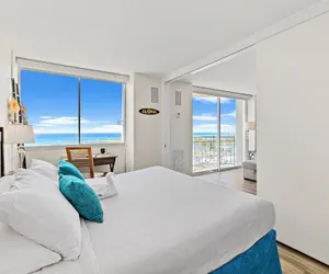 Photo 5 - Ocean View 1BR at Ilikai Marina