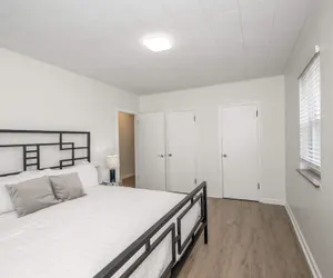 Photo 3 - The Grand Elm Suite 1 Sleeps 4