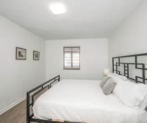 Photo 4 - The Grand Elm Suite 1 Sleeps 4