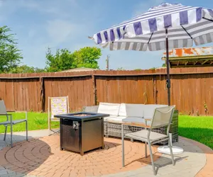 Photo 4 - 5 2 two Kings hot tub Firepit 16min to Wine Trail Nearby Pickleball Courts Pool