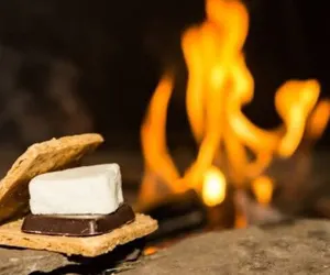 Photo 5 - 5 2 two Kings hot tub Firepit 16min to Wine Trail Nearby Pickleball Courts Pool