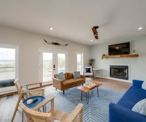 Photo 4 - 5 King 3 5b Firepit Nearby Pickleball Opens Feb 25 Lvl2 EV Charger Pool w Lake Views