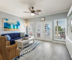 Photo 3 - Bama Barefoot Beach House- Near Beach Pool