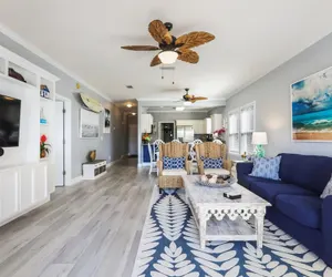 Photo 2 - Bama Barefoot Beach House- Near Beach Pool