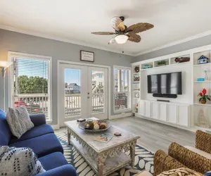 Photo 4 - Bama Barefoot Beach House- Near Beach Pool