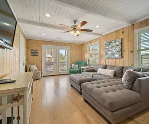 Photo 4 - Don t Worry Beach House 3 2 2 Blocks to Beach