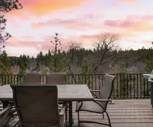 Photo 3 - Arrowhead Lakeside Escape by Avantstay 3min Walk to Lake, Private Beach Access