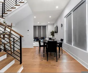 Photo 5 - Luxurious Midtown Home Rooftop Views by Silverx