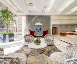 Photo 2 - Crystal City Modern Apt w Gym